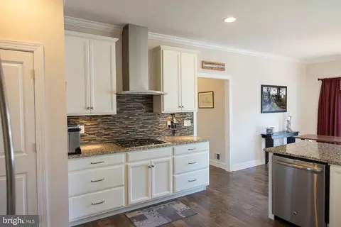 Entry Way - 5662 Summit Bridge Rd, Townsend, DE 19734 photo 6 of 20