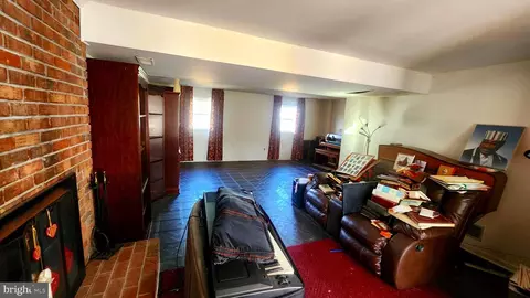 Living - 16 Stardust Dr, Newark, DE 19702 photo 1 of 1