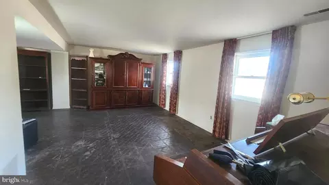 Entry Way - 16 Stardust Dr, Newark, DE 19702 photo 3 of 4