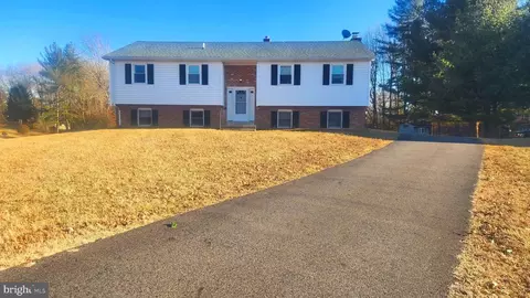 16 Stardust Dr, Newark, DE 19702