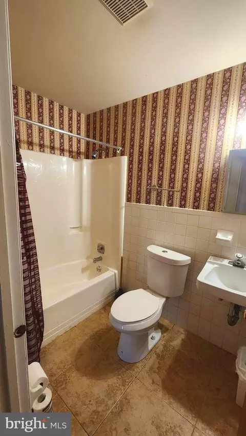 Bath - 16 Stardust Dr, Newark, DE 19702 photo 1 of 1