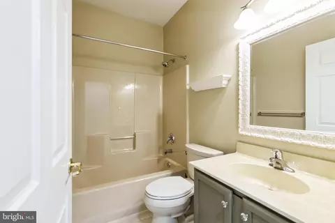 Bath - 63 Springmill Dr, Middletown, DE 19709 photo 2 of 2