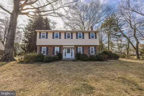 4 Little Leaf Ct, Wilmington, DE 19810