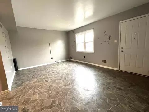 Living - 3 Turnbridge Rd, Newark, DE 19713 photo 2 of 3