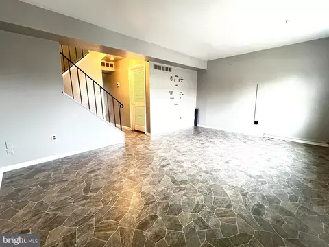 Living - 3 Turnbridge Rd, Newark, DE 19713 photo 1 of 3
