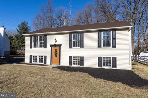 75 Midland Dr, Newark, DE 19713 photo 2