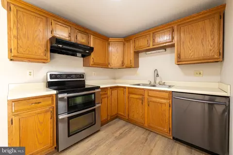 75 Midland Dr, Newark, DE 19713 photo 9