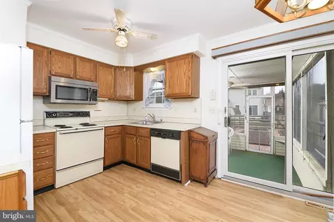 Kitchen - 520 Sparrow Ct, Newark, DE 19702 photo 2 of 2