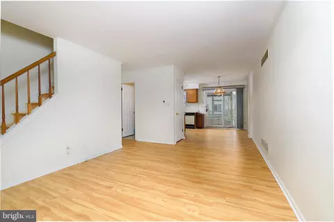 Living - 520 Sparrow Ct, Newark, DE 19702 photo 1 of 3