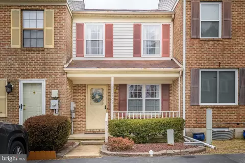 520 Sparrow Ct, Newark, DE 19702