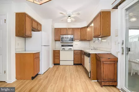 Kitchen - 520 Sparrow Ct, Newark, DE 19702 photo 1 of 2