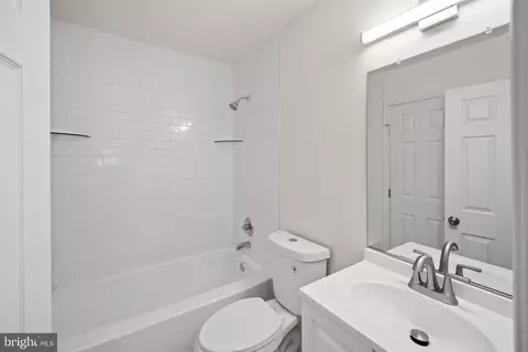 Bath - 9 E Regal Blvd, Newark, DE 19713 photo 1 of 2