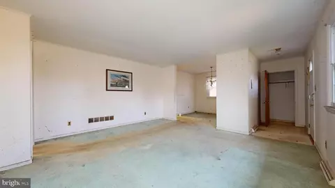 Living - 2 Sheffield Manor Dr, Newark, DE 19711 photo 2 of 4