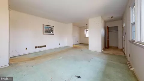 Living - 2 Sheffield Manor Dr, Newark, DE 19711 photo 3 of 4