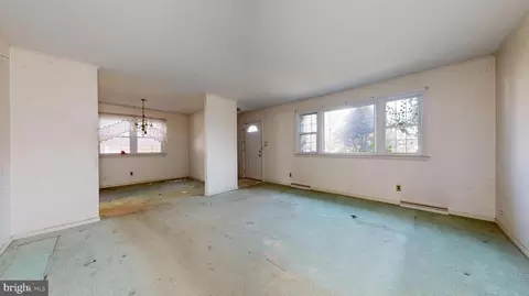 Living - 2 Sheffield Manor Dr, Newark, DE 19711 photo 1 of 4