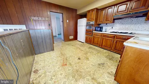 Entry Way - 2 Sheffield Manor Dr, Newark, DE 19711 photo 2 of 13