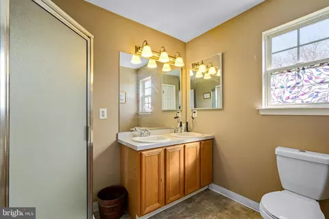Bath - 333 Marldale Dr, Middletown, DE 19709 photo 2 of 3