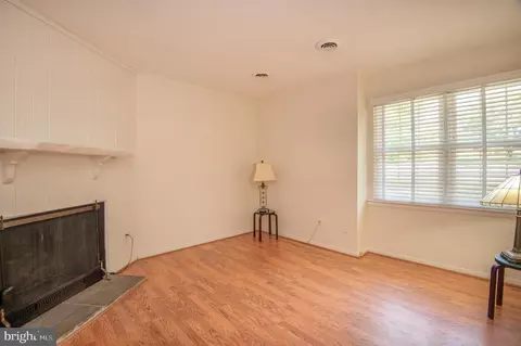 18 E Green Valley Cir, Newark, DE 19711 photo 6