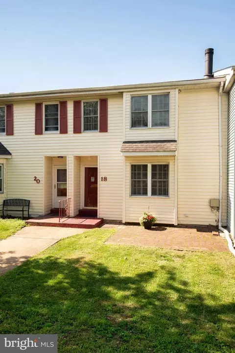 18 E Green Valley Cir, Newark, DE 19711 photo 2