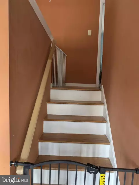 Entry Way - 128 Kenmark Rd, Newark, DE 19713 photo 6 of 9