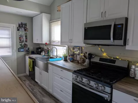 Kitchen - 128 Kenmark Rd, Newark, DE 19713 photo 1 of 2