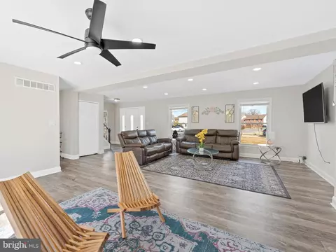 37 Sumac Ct, Newark, DE 19702