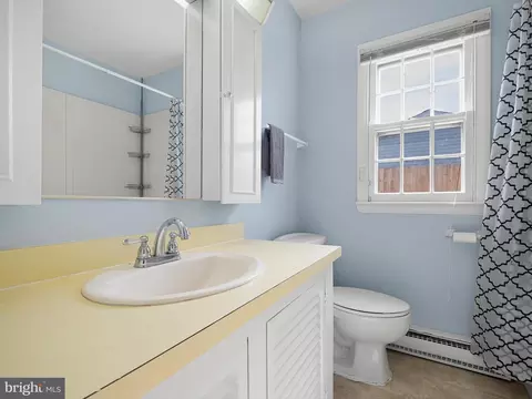 Bath - 7 Brookbend Dr, Newark, DE 19713 photo 1 of 1