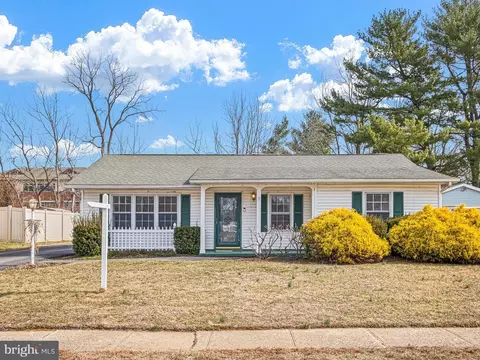 Exterior - 7 Brookbend Dr, Newark, DE 19713 photo 2 of 5