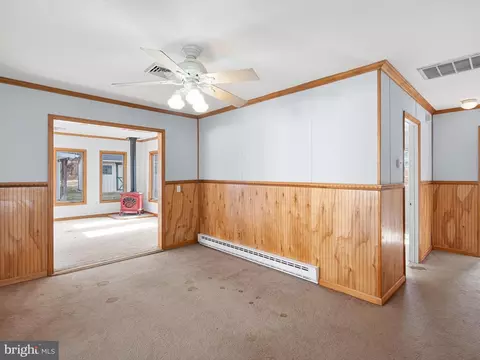Living - 7 Brookbend Dr, Newark, DE 19713 photo 4 of 8