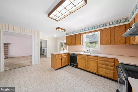 Kitchen - 6 E Mill Station Dr, Newark, DE 19711 photo 1 of 5