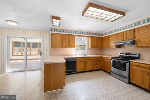 Kitchen - 6 E Mill Station Dr, Newark, DE 19711 photo 5 of 5
