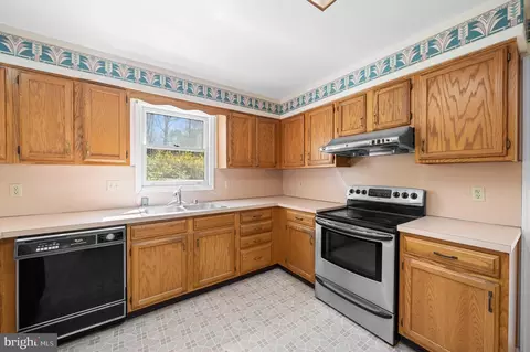 Kitchen - 6 E Mill Station Dr, Newark, DE 19711 photo 3 of 5