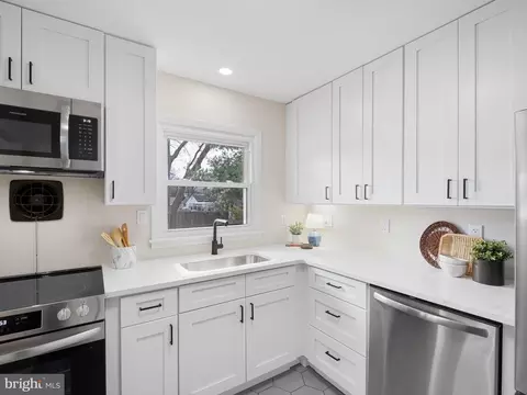 Kitchen - 211 Catalina Dr, Newark, DE 19711 photo 1 of 2