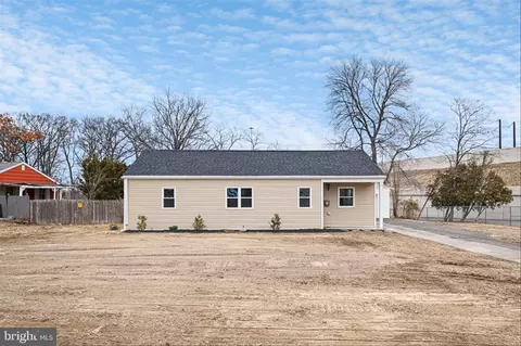 21 W Minuit Dr, New Castle, DE 19720
