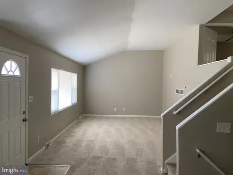 Living - 82 W Stephen Dr, Newark, DE 19713 photo 1 of 3