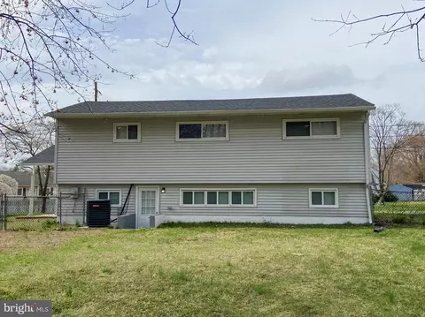 Exterior - 82 W Stephen Dr, Newark, DE 19713 photo 3 of 4