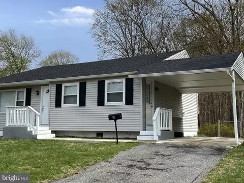 Exterior - 82 W Stephen Dr, Newark, DE 19713 photo 2 of 4