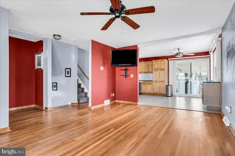 Living - 20 Ruby Dr, Claymont, DE 19703 photo 2 of 3