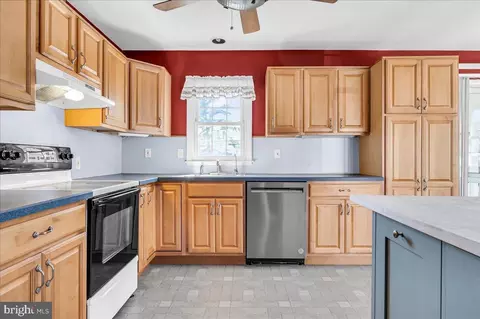 Kitchen - 20 Ruby Dr, Claymont, DE 19703 photo 2 of 4