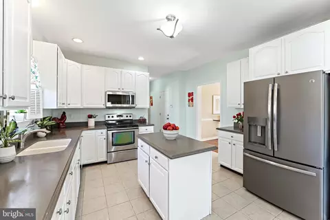 Kitchen - 423 Post Oak Ln, Newark, DE 19702 photo 1 of 3