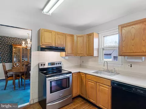 Kitchen - 6 Octave Ct, Newark, DE 19713 photo 2 of 2