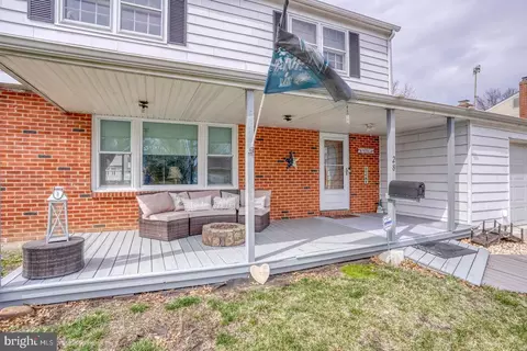 28 Lesley Ln, New Castle, DE 19720