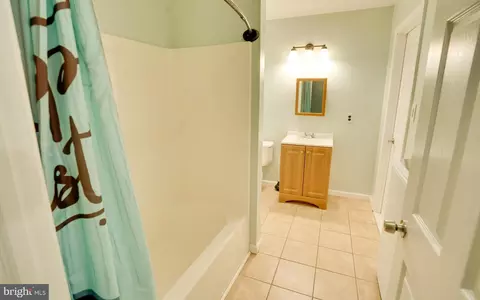 Entry Way - 1831 Dixie Line Rd, Newark, DE 19702 photo 5 of 15