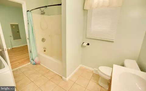 Entry Way - 1831 Dixie Line Rd, Newark, DE 19702 photo 6 of 15