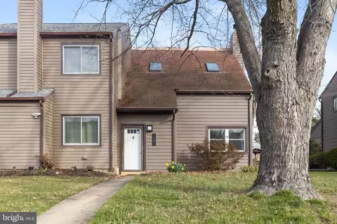 137 E Green Valley Cir, Newark, DE 19711