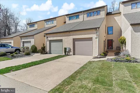 7 Falcon Ct, Wilmington, DE 19808