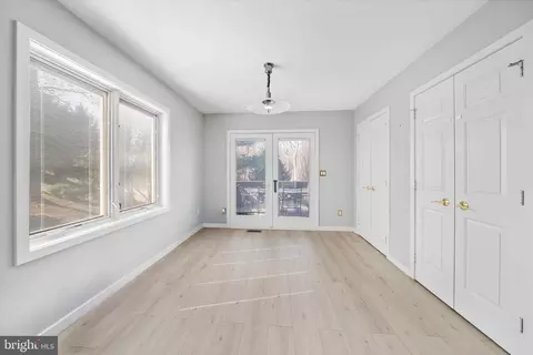 Entry Way - 27 Donegal Ct, Newark, DE 19711 photo 1 of 3