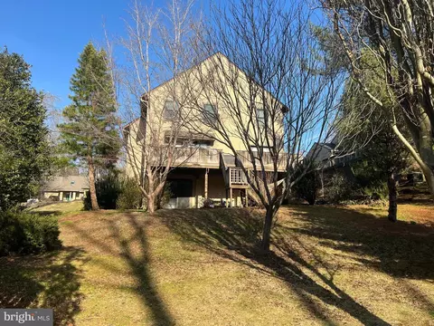 Exterior - 27 Donegal Ct, Newark, DE 19711 photo 3 of 8