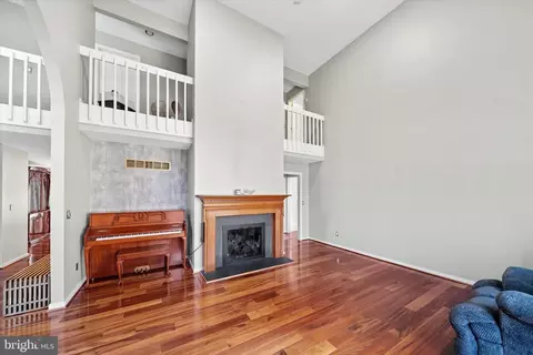 Living - 27 Donegal Ct, Newark, DE 19711 photo 2 of 2