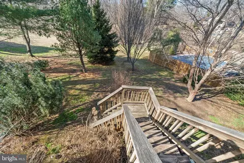 Exterior - 27 Donegal Ct, Newark, DE 19711 photo 5 of 8